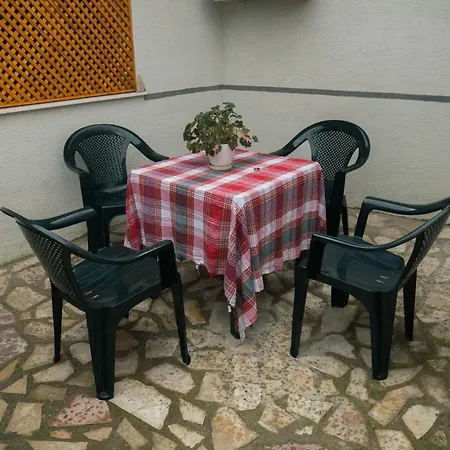 بيت ضيافة Mani Gjirokastër